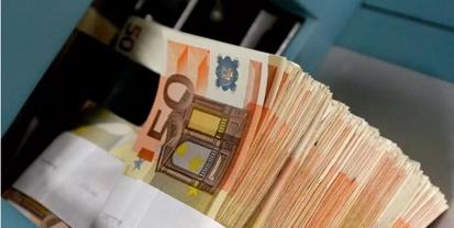 人傻钱多?意大利籍华人携带140万欧元现金勇闯荷兰机场 人傻钱多?意大利籍华人携带140万欧元现金勇闯荷兰机场